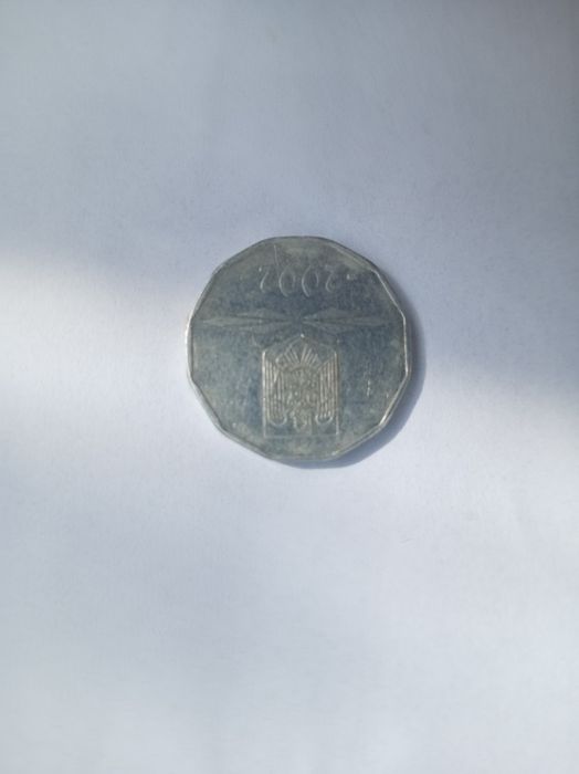 Monede diferite valori și anii de emitere