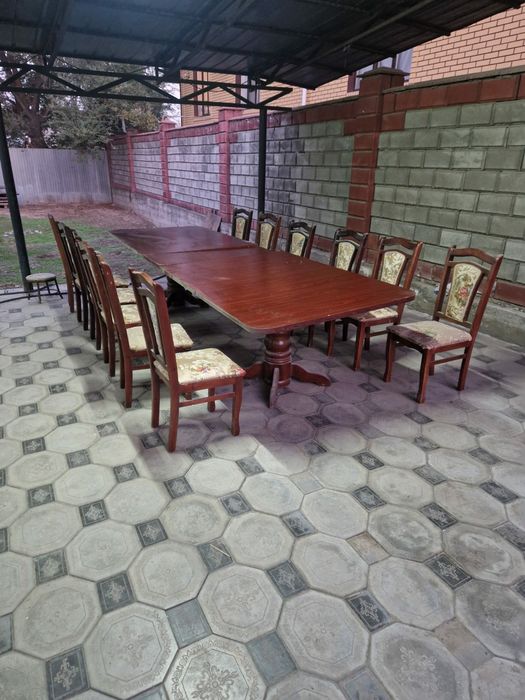 Стол со стульями