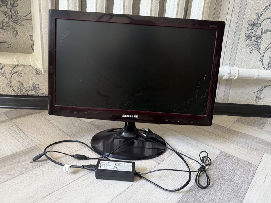 Монитор Samsung 19.5" (S20D300NH) б/у