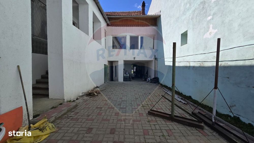 Casă / Vilă cu 5 camere de vânzare în zona Central