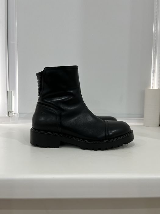 Продам женские сапоги Vagabond