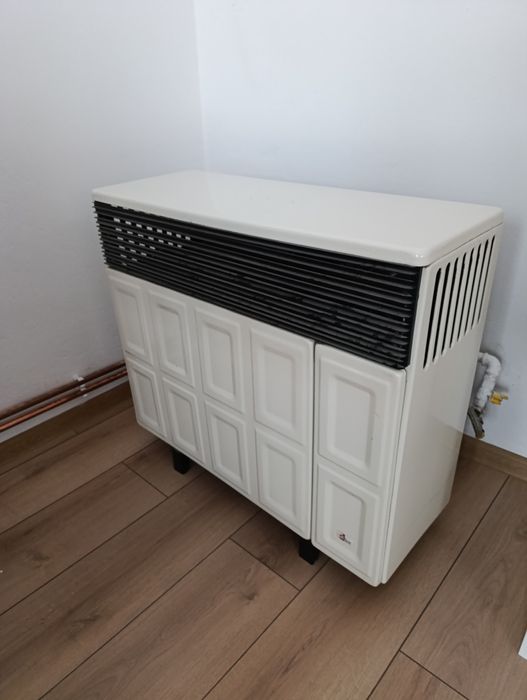 Vând convector pe gaz