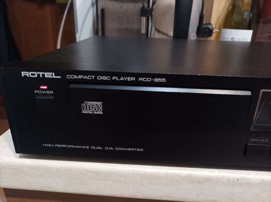 Продавам hi-fi сет усилвател, СД преар и тунер Rotel