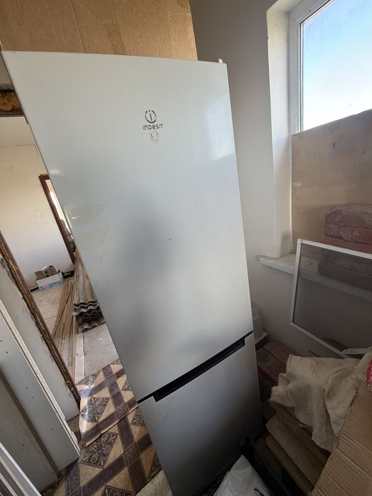 Холодильник indesit
