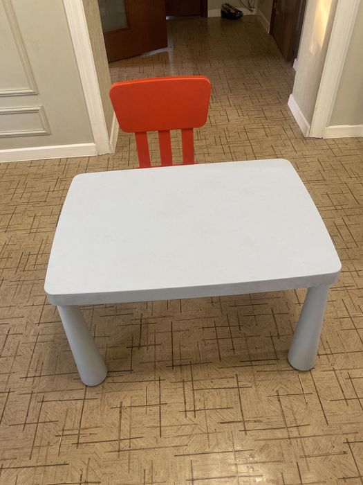 Детский столик и стульчик ИКЕА.