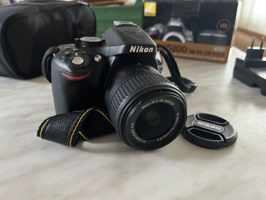Nikon D5200 + обектив 18-55mm