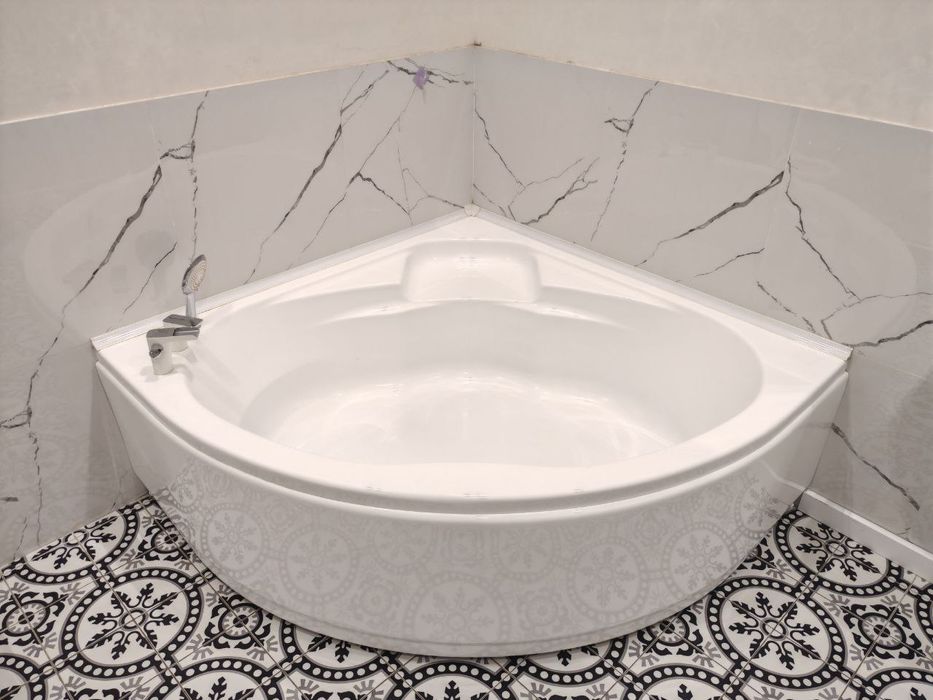 Угловая ванная, размер 160см