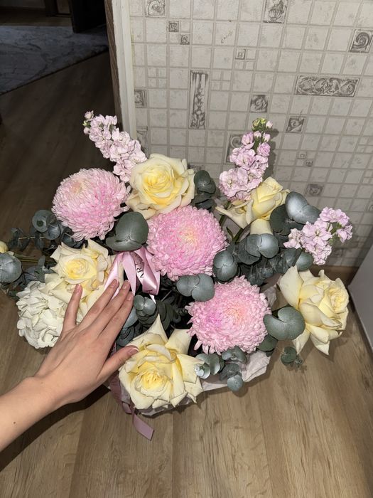 Цветы на корзине