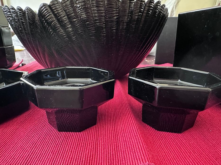 Луксозен сервиз с чаши и чинии