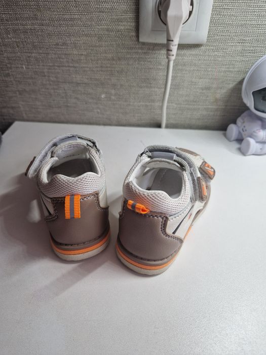 Продам сандали для мальчика