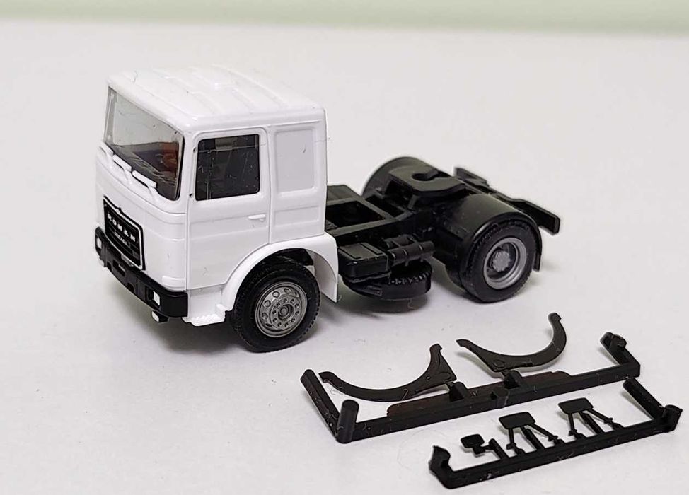 macheta Herpa camion cap tractor Roman Diesel scara 1:87 diorama H0