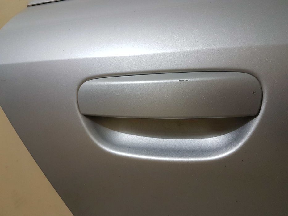 Ușă spate dreapta completă, Audi A4 B6 Sedan, 2001, culoare LY7W, in stare foarte buna, fara rugina, bandourile in stare perfecta