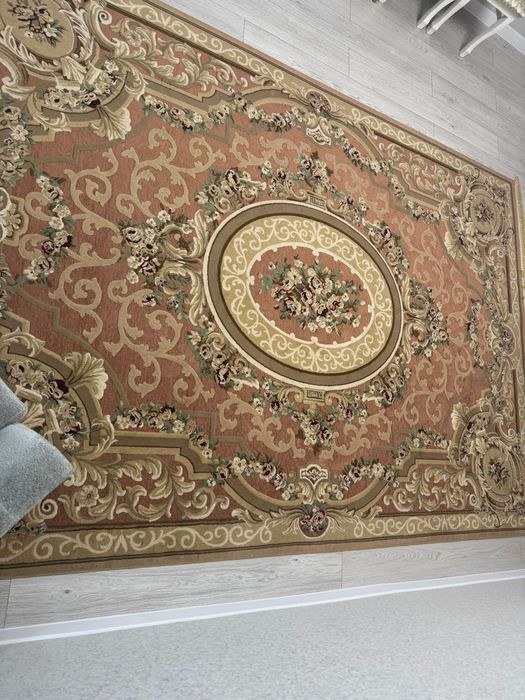 Продам ковёр в отличном состоянии