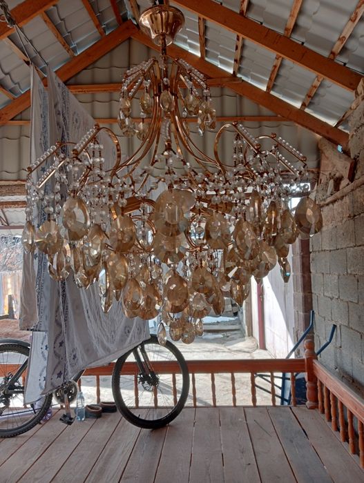 Продам люстру с лампочками