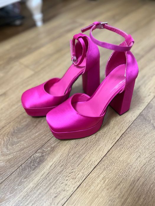 Обувки с дебел ток