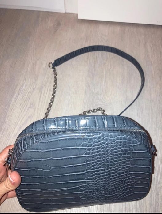 Женская сумкочка с длинной ручкой .