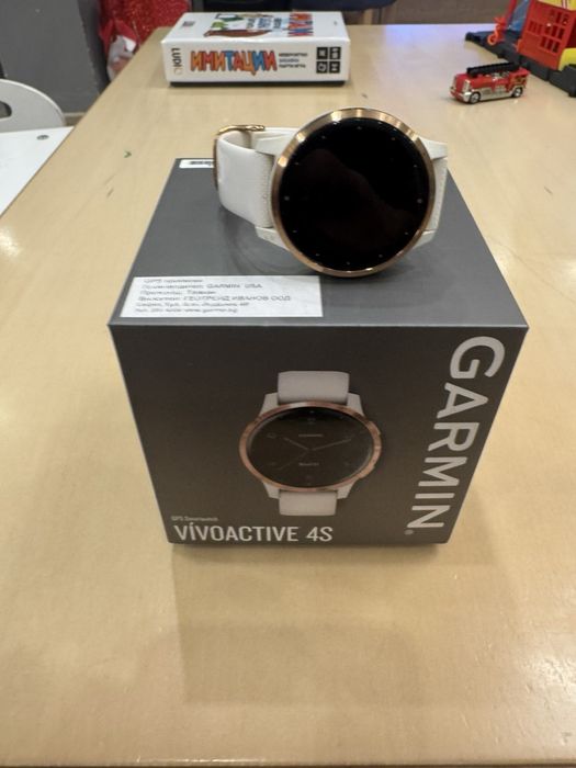 Часовник Garmin Vivoactive 4S