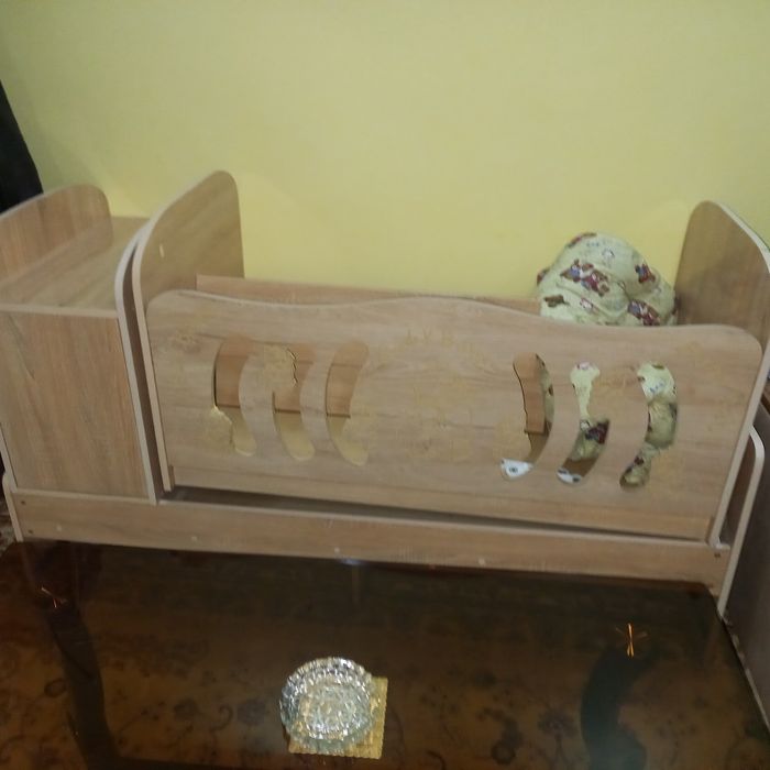 В городе Ангрен продаётся детская кровать