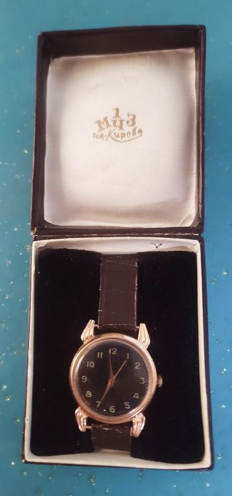 Золотые часы "Москва" антикварные