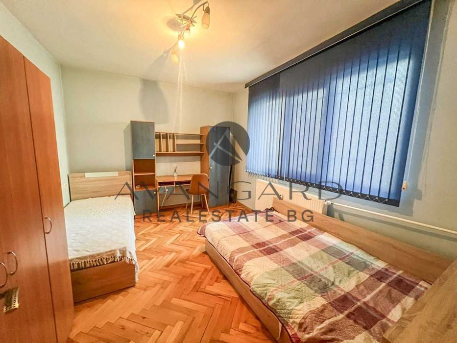 оф.24576 Тристаен обзаведен / МОЛ Пловдив