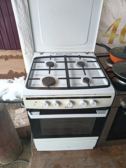 Продам газ плиту