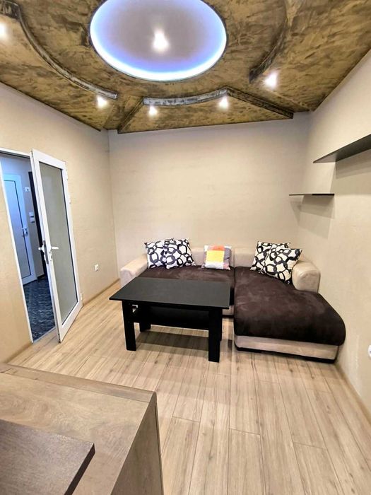 Давам под наем двустаен апартамент в гр. Перник кв. Изток