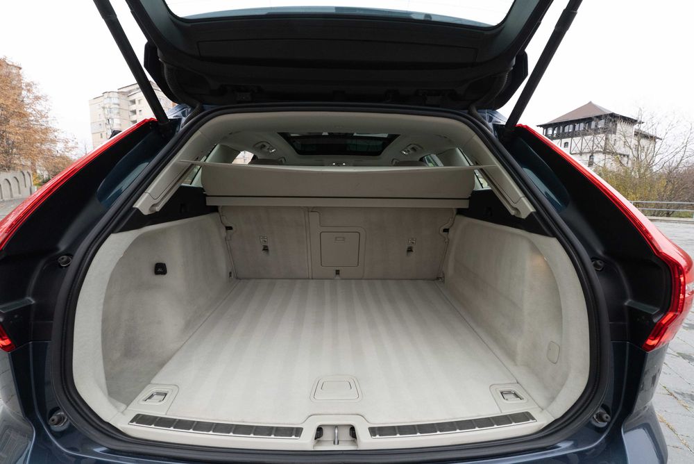 Volvo XC60 INSCRIPTION   Pilot Assist Piele  Full LED  Impecabil