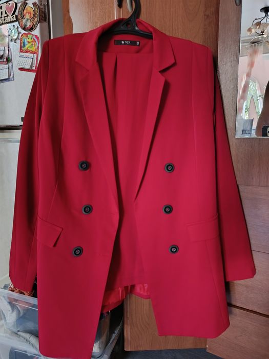 Женский костюм  продается из лёгкой  ткани