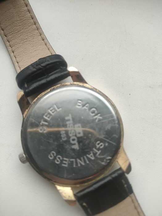 Продам часы диаметр 44мм.