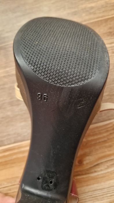 Босоножки  женские