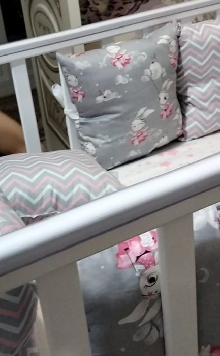 Детская кроватка, недорого, цвет жемчуг, бу 4-5 мес, ортопед матрас