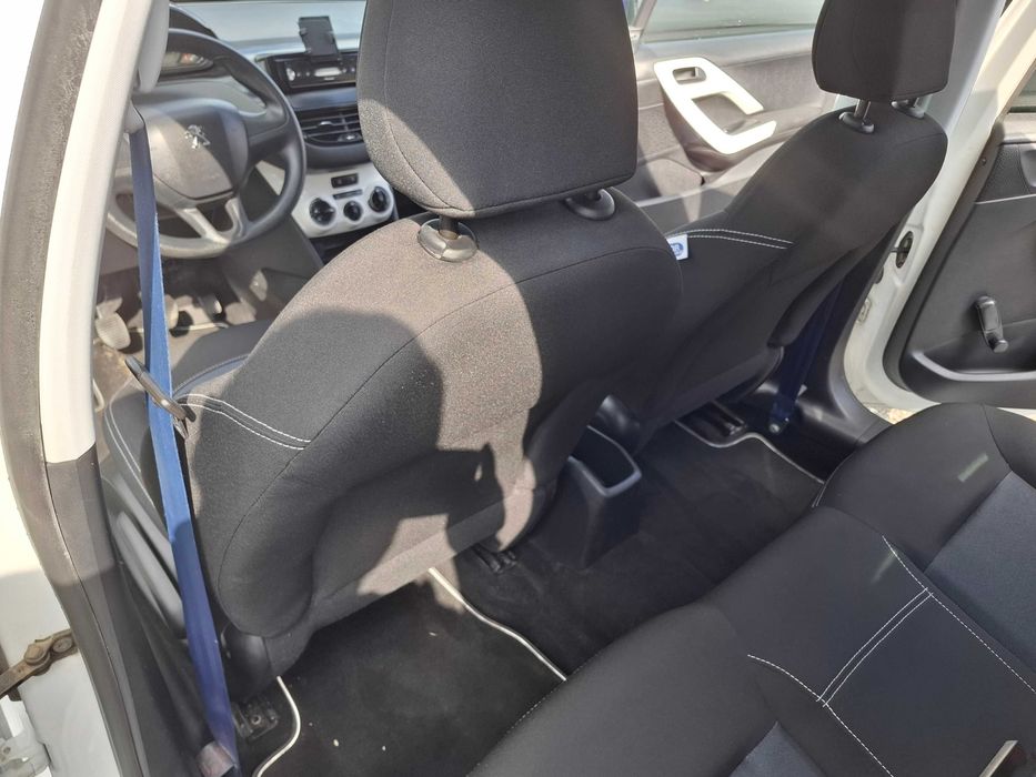 Peugeot 208 1.0i an 2015