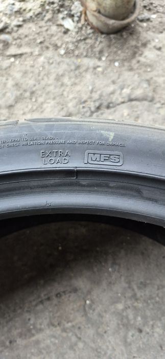2 anvelope vara Dunlop 285/30/22.Pretul este pe bucata.