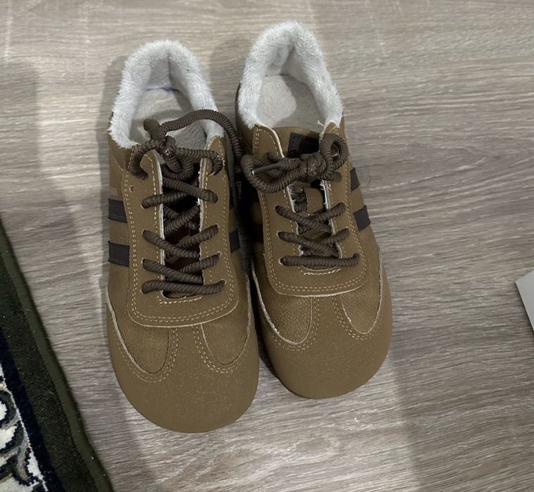 Утепленные кроссовки размер 36