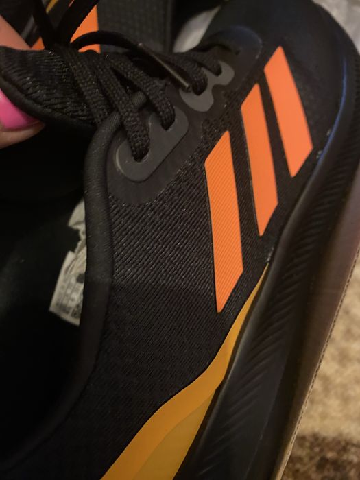 Нови маратонки adodas