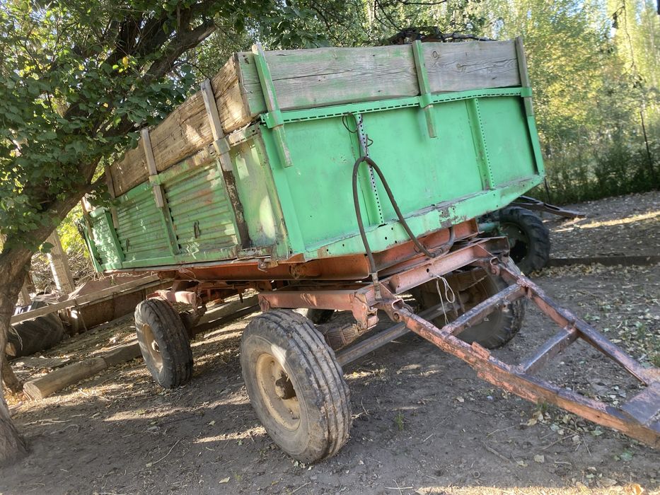 Продам трактор с телегами