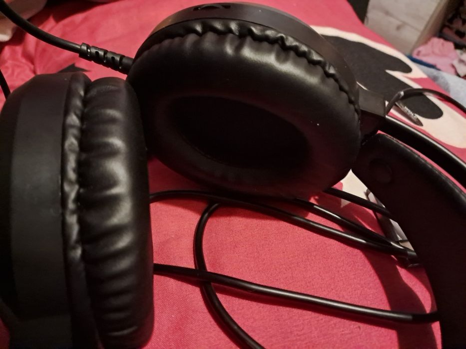 Casti gaming cu microfon