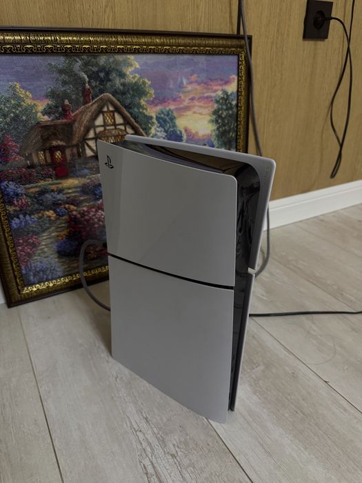 Продаю PS5 Slim с дисководом и 3 джостиками