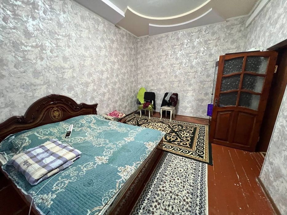 Сдается 2х комнатная квартира 
С обстановкой 
В горде Алмалыке