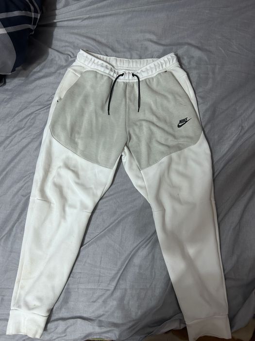 Vând Nike Tech (Alb)