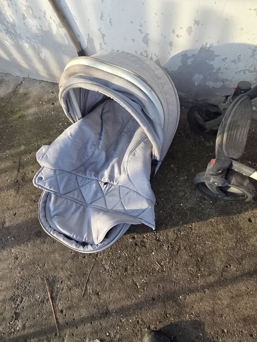 Количка за бебе.