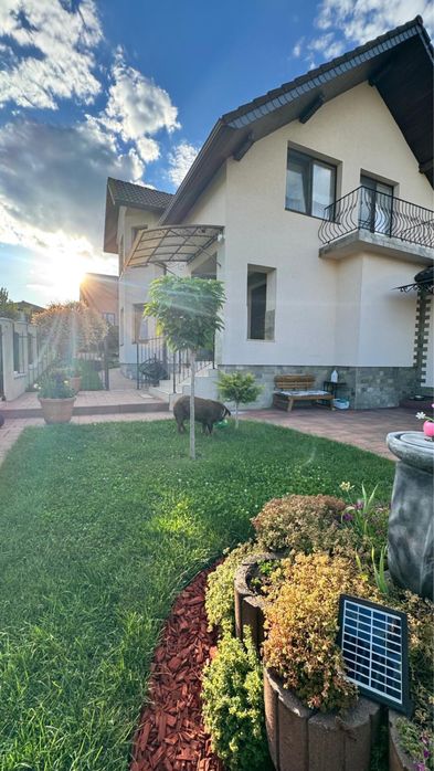 Vand casa spatioasa si bine intretinuta in cartier sigmir