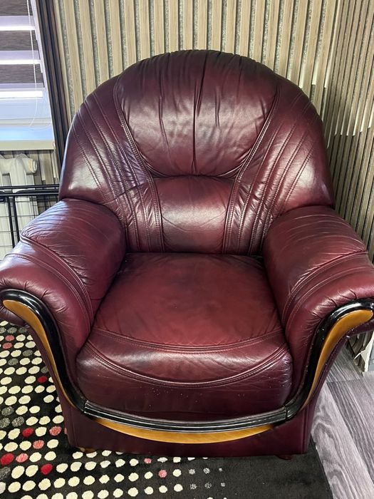 Продам кожаный диван оригинал