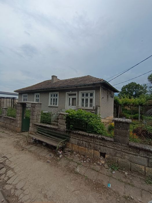 Къща с 30kw фец централа 1500 двор