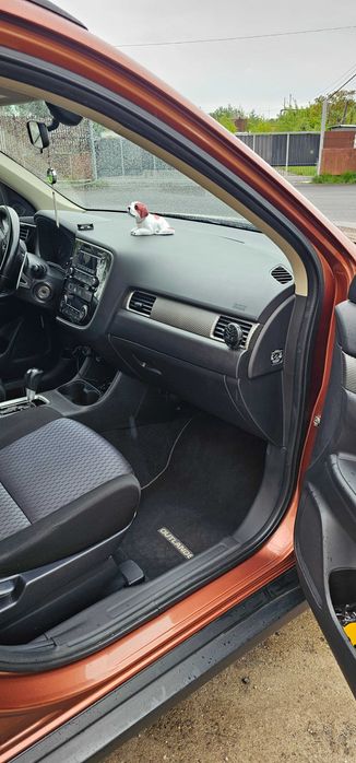 Mitsubishi Outlander 2.0 mivec invite cleartec 4wd cvt benzină.