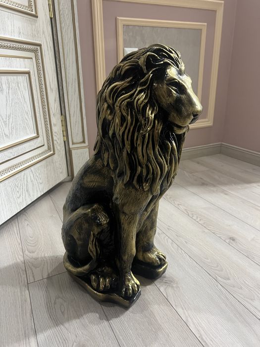 Скульптура большой лев сувенир