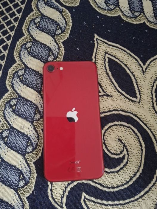 Айфон се 2020 қызыл