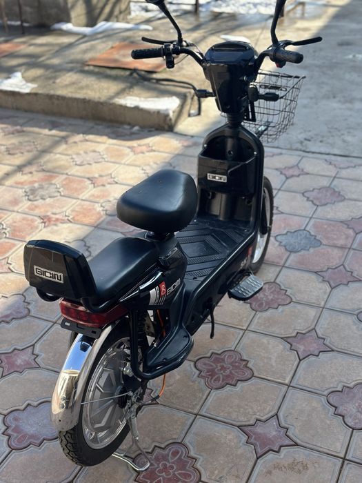 Электромопед в отличном состоянии