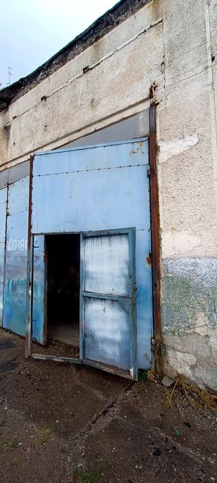 Uși metalice pentru garaj sau hală industrială