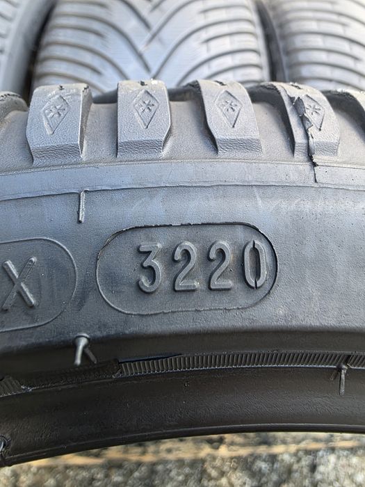 Vând patru anvelope de iarna kleber  205 40 17 dot 3220